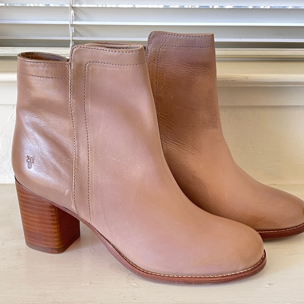 Frye Addie Booties Size 9.5 Inside Zip